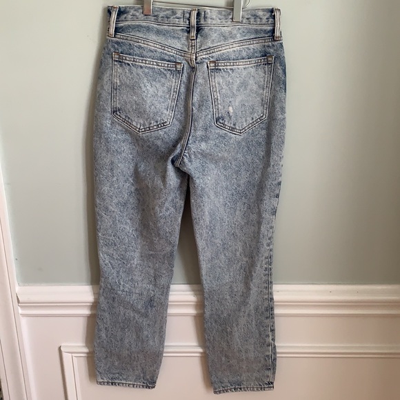 Abercrombie & Fitch High Rise Mom Jeans Acid Wash - Picture 4 of 9